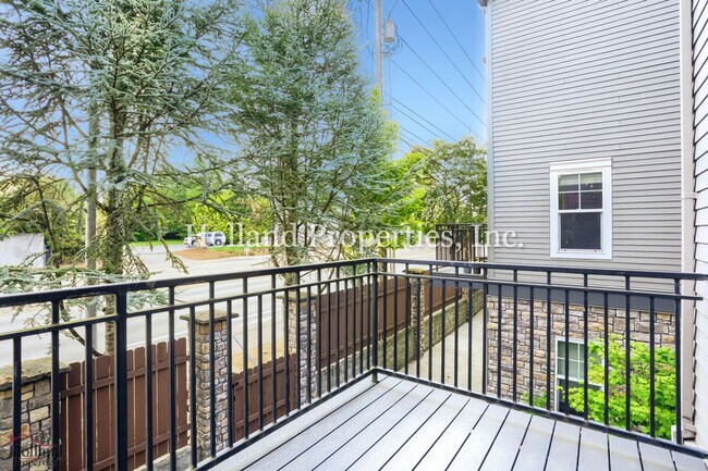 Building Photo - 10882 NE Red Wing Way