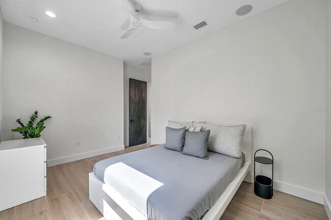 Building Photo - 2220 2nd Ave N