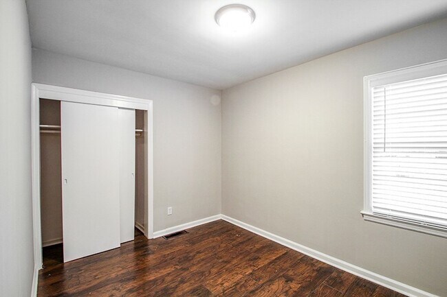 Building Photo - Completely Renovated 3 Bedroom 1 Bathroom Home