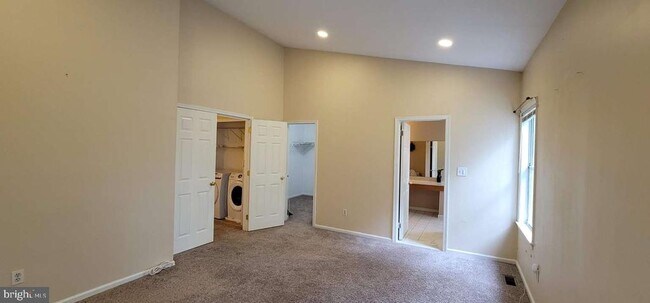 Building Photo - 15 Colebrook Ct