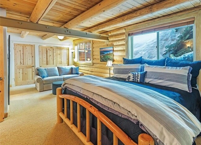 Building Photo - Charming Mountain Home