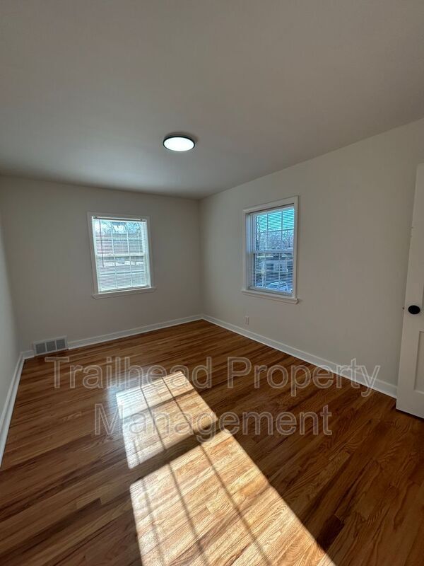 Building Photo - 210 E Gregory Blvd