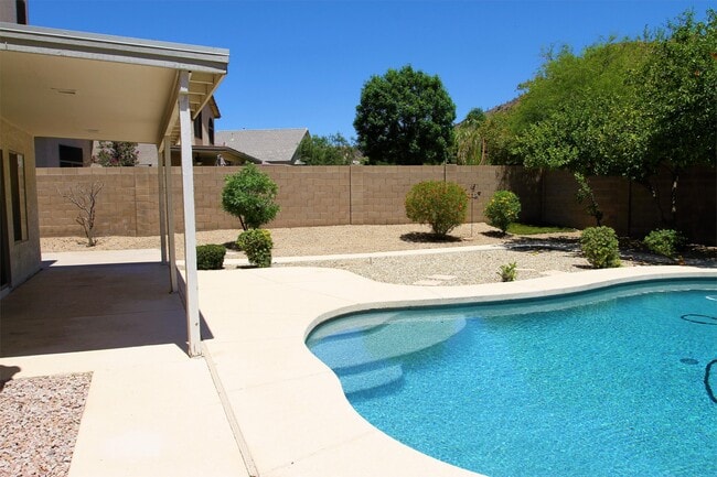 Building Photo - 26031 N 65th Dr