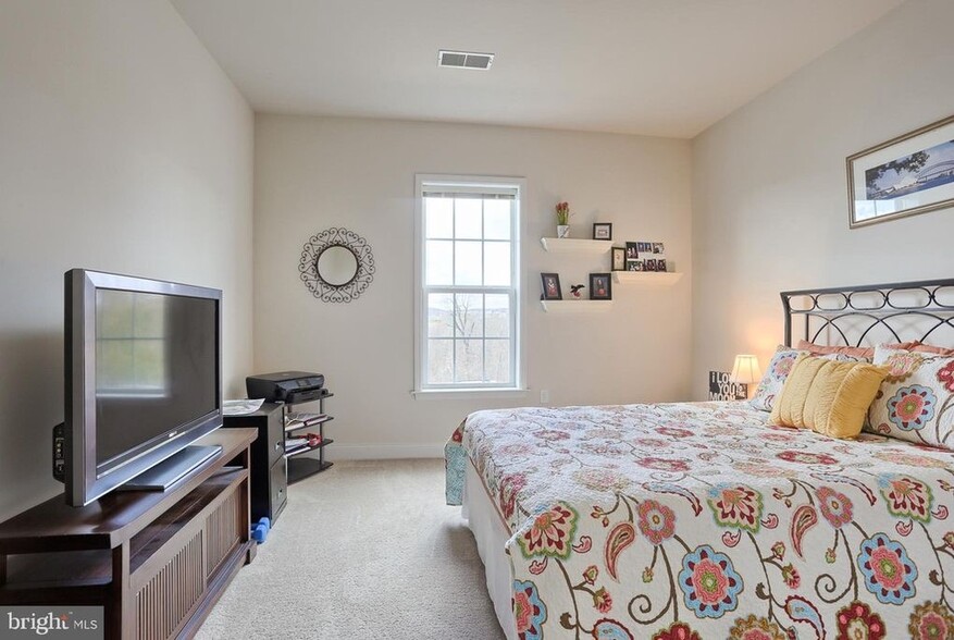 Building Photo - 726 Whitetail Dr