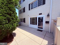 Building Photo - 1425 N Van Dorn St