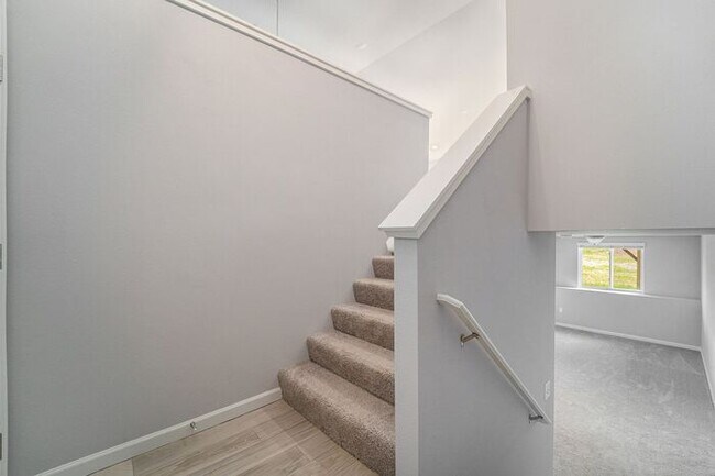 Building Photo - 4447 Pine Creek Dr