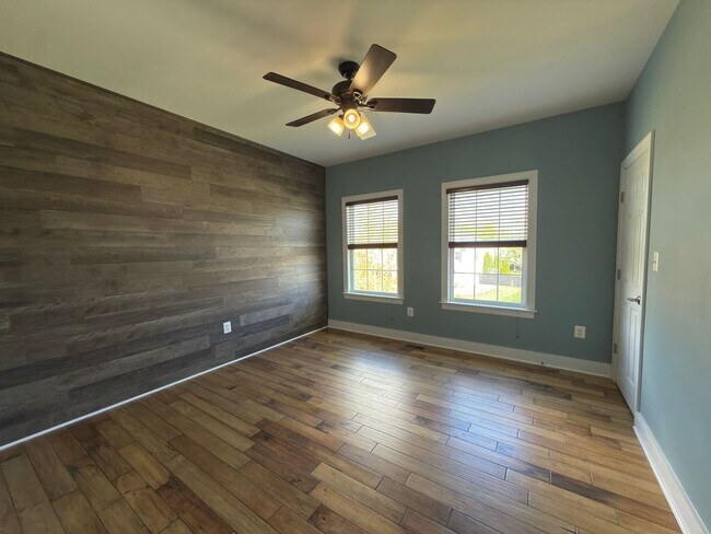 Building Photo - Spacious 4 Bed 3.5 Bath Home in Round Hill VA For Rent!