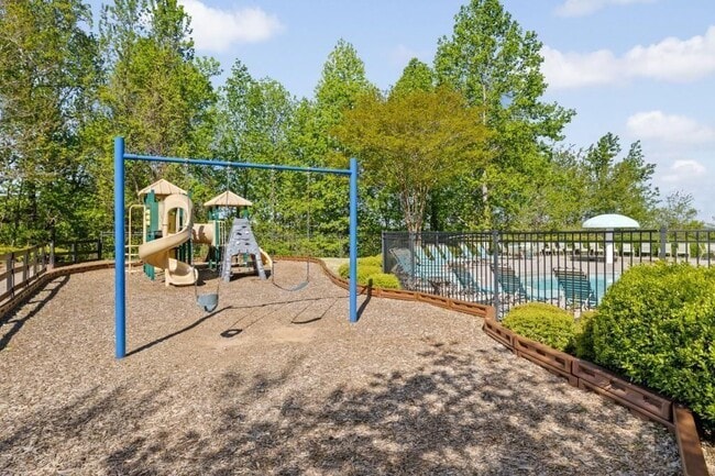 Building Photo - 244 Highland Pointe Cir E