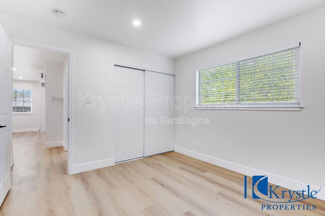 Building Photo - 455 E L St