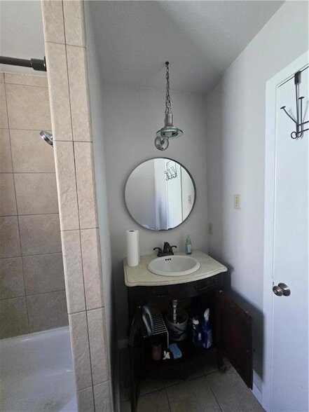 Building Photo - 641 Jefferson Heights Ave