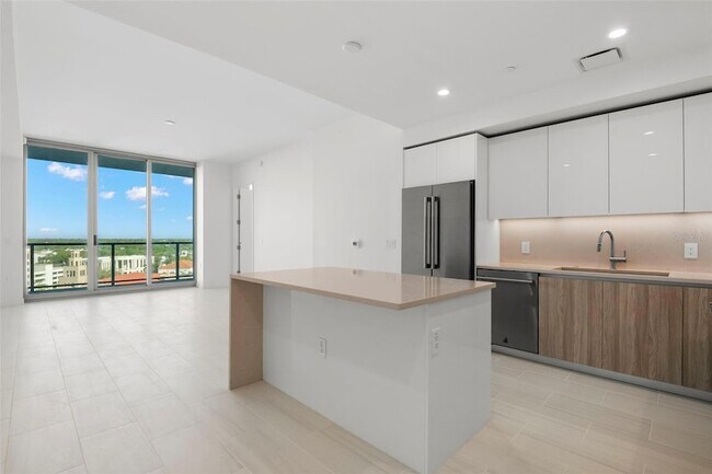 Building Photo - 400 Central Ave