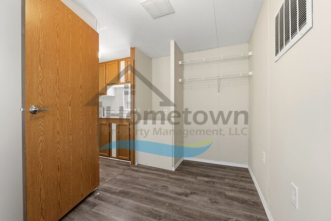 Building Photo - 2 Bedroom 1 Bath Home with Off Street Parking Available in Sagle!