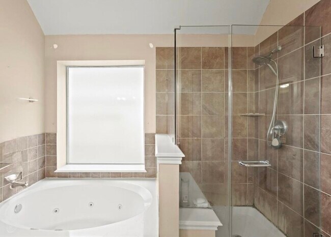 Building Photo - 3106 Valley Ct