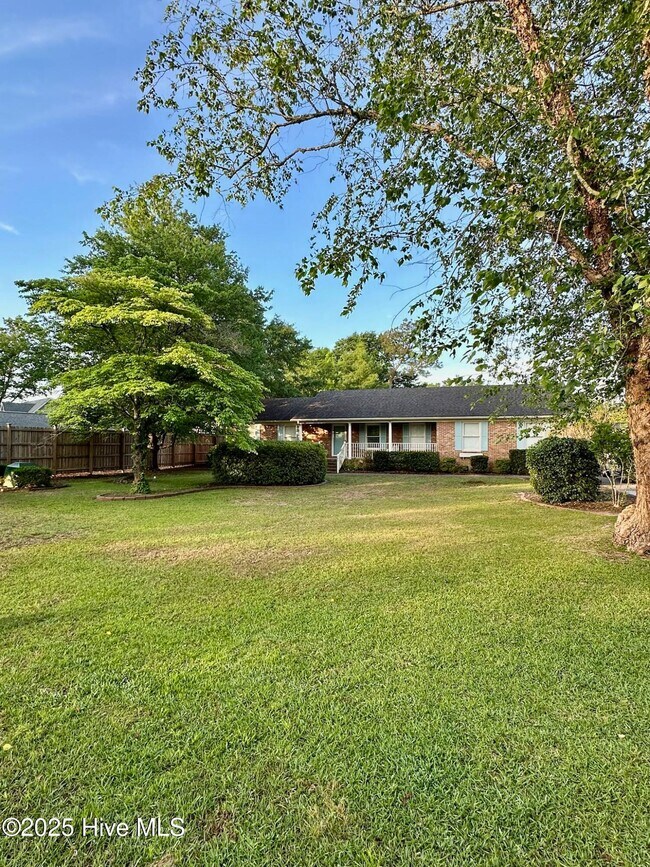 Building Photo - 242 Inlet Dr