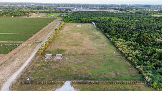 Building Photo - 3640 SW 22nd St