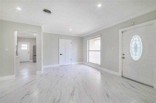 Building Photo - 6220 SW 9th Ct