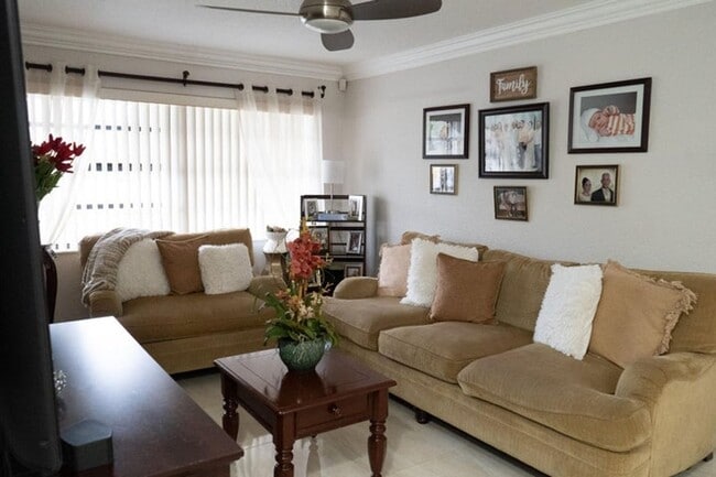 Building Photo - 5360 Kim Ct