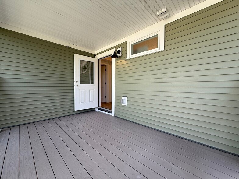 Building Photo - 14 Dorr St