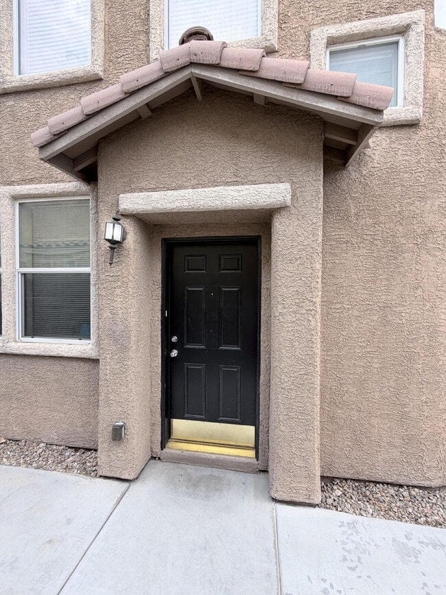 Building Photo - 3 bd 2.5 bath with LOFT