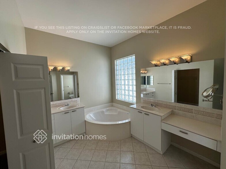 Building Photo - 6566 Stonehurst Cir