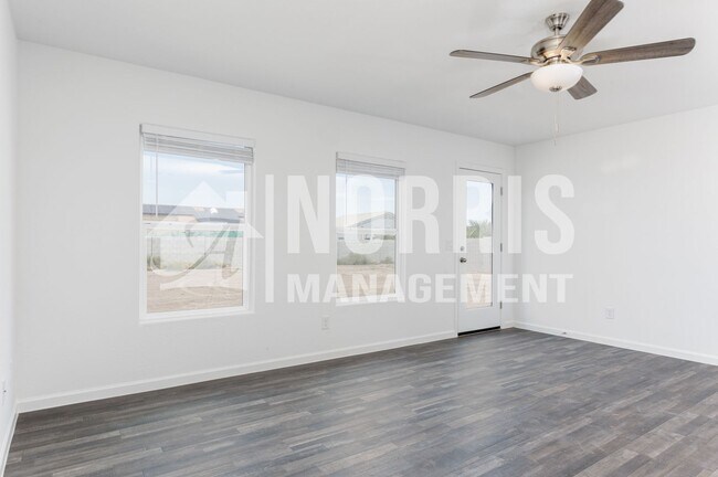 Building Photo - NEW Home Located Near the Golf Course