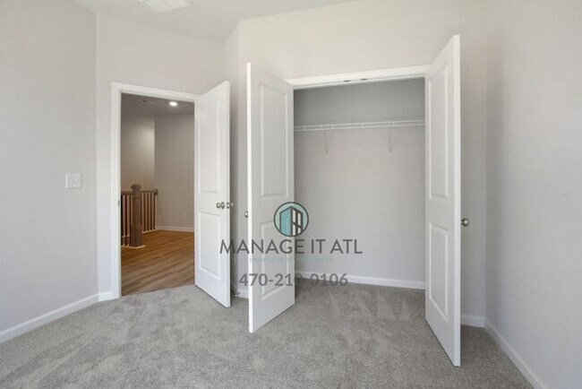 Building Photo - Modern 3-level Townhome featuring 4 bedrooms and 3 1/2 baths