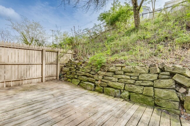 Building Photo - 1002 E Warrington Ave