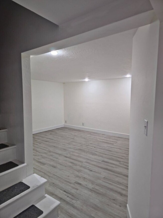 Building Photo - 3723 Kewanee Dr
