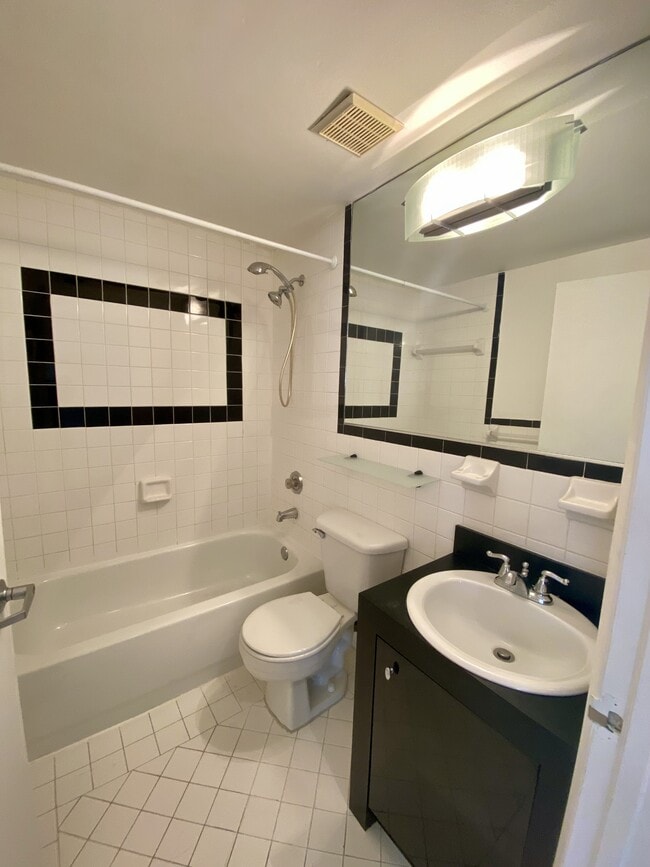 Building Photo - 1521 Lenox Ave