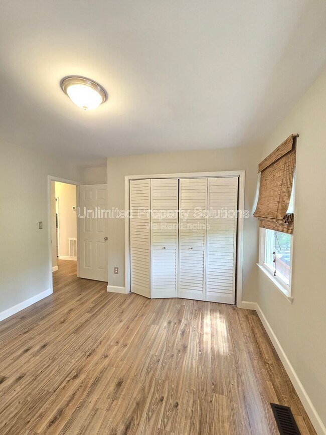 Building Photo - 106 Hillsdale Dr