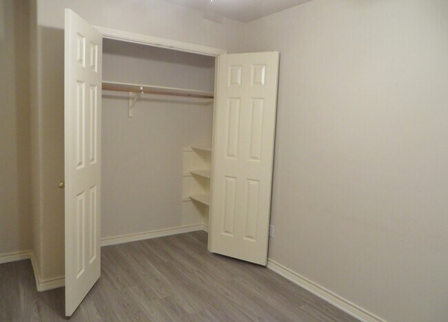 Building Photo - 117 Pecos Ct