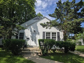 Building Photo - 2047 Beverly Pl
