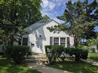Building Photo - 2047 Beverly Pl