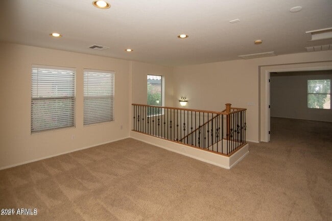 Building Photo - 605 N 111th Dr