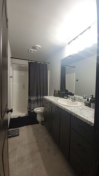 Building Photo - 6040 Kodiak Ln