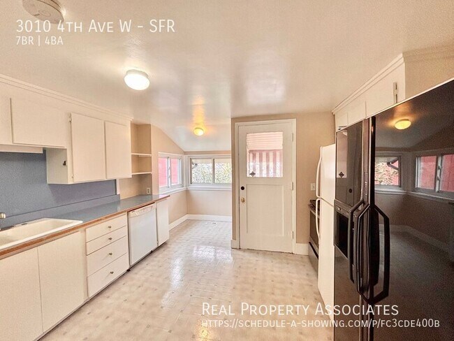 Building Photo - 3010 4th Ave W