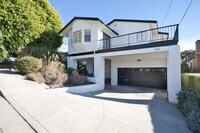 Building Photo - 4 Bedroom Home on Cul de Sac in Hermosa Beach