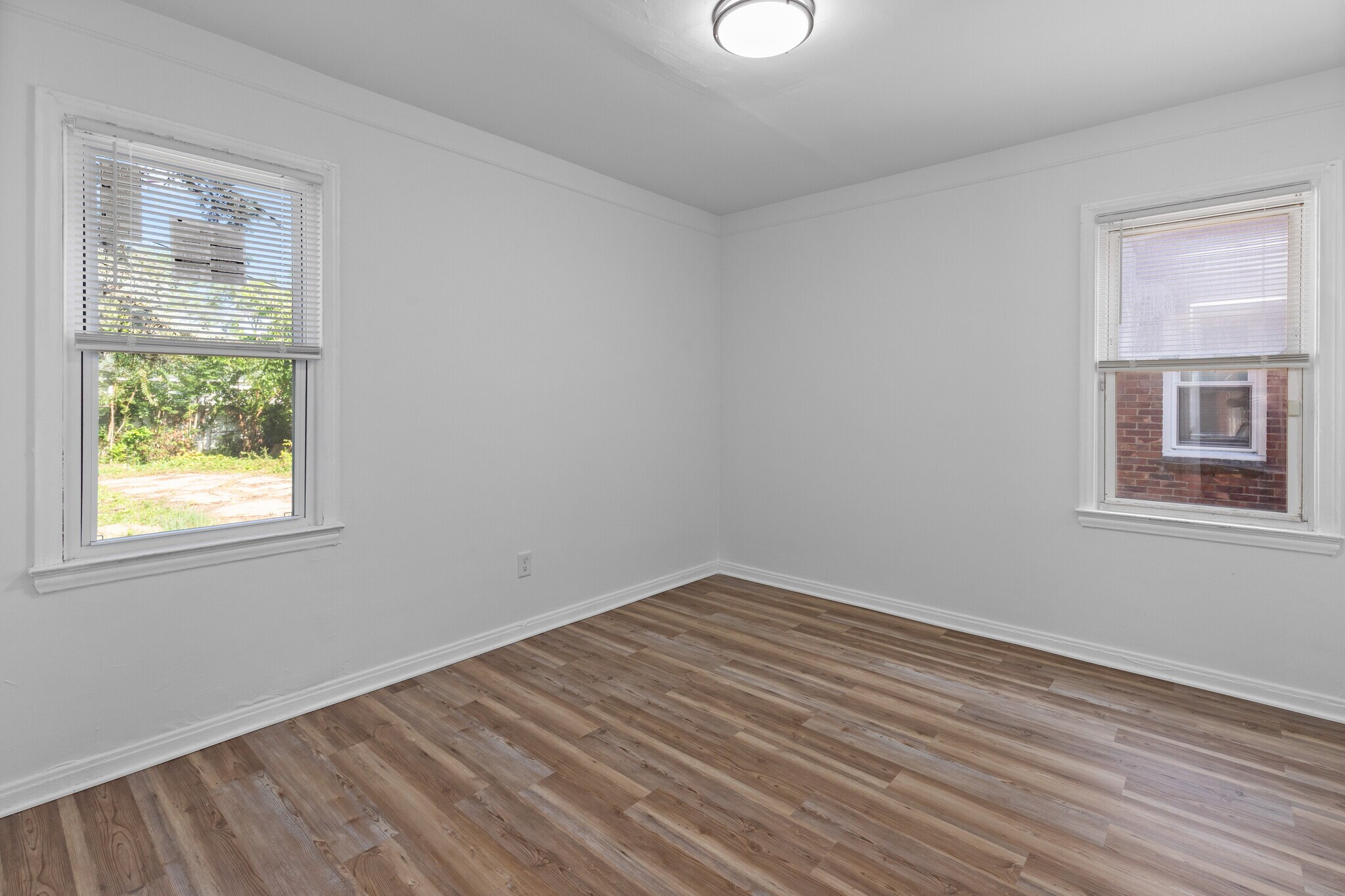 Building Photo - 11336 Minock St