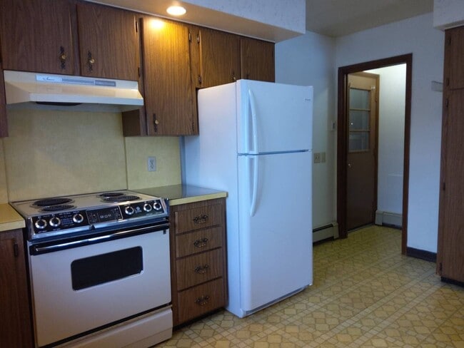 Building Photo - 213 Crystal Vly Dr