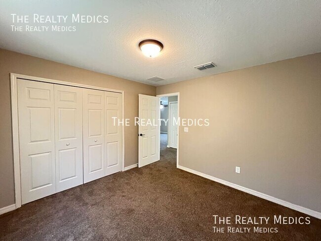 Building Photo - 16147 SW 17th Ave