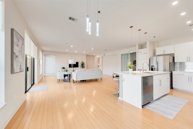 Building Photo - 4111 Gilbert Ave