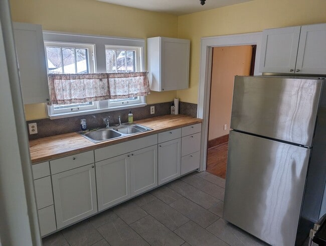 Building Photo - Cozy, Pet Friendly Northside Home