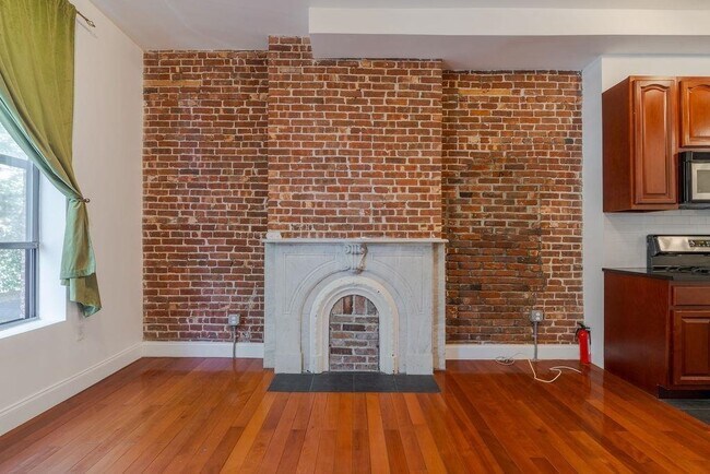 Building Photo - 604 1/2 Grove St