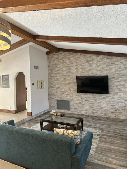 Building Photo - 10404 NW 5th Mnr