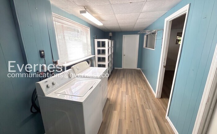 Building Photo - 826 Claremont Ct
