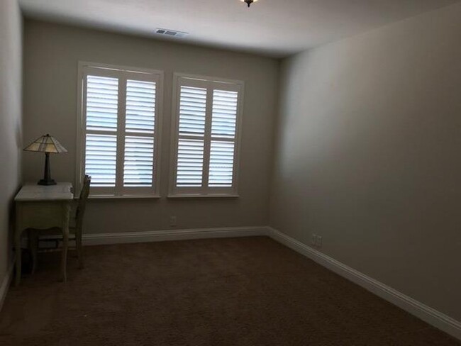Building Photo - Charming Luxury Home Near Downtown Davis &...