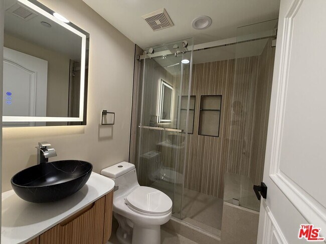 Building Photo - 1146 Hacienda Pl