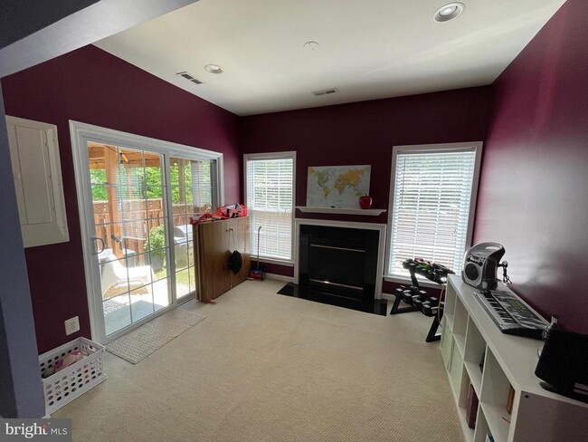 Building Photo - 22098 Avonworth Square