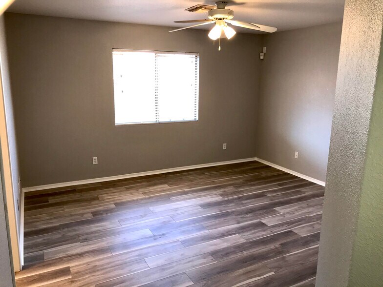 Building Photo - 1323 W Desert Cloud Pl