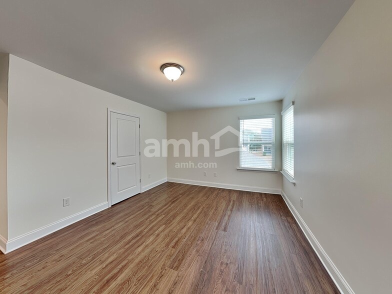 Building Photo - 427 Catawba St